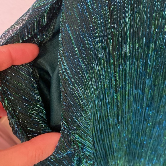 Betsy & Adam Blue Green Metallic Halter A-Line Prom Dress Crinkle Gown - Picture 7 of 8